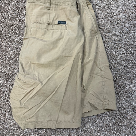 Columbia Men's Tan Shorts - Picture 2 of 3